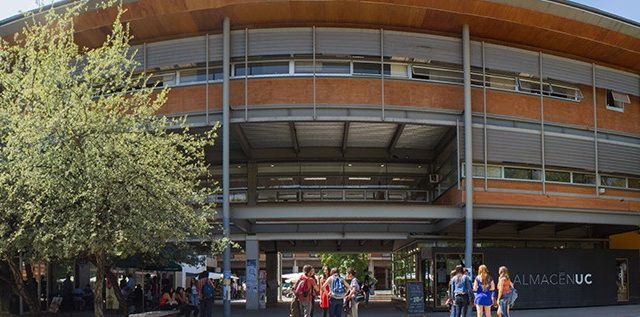 Fotografía del Edificio de la Facultad de Ciencias Sociales