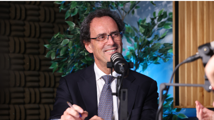 Fotografía del rector de la UC Juan Carlos de la Llera